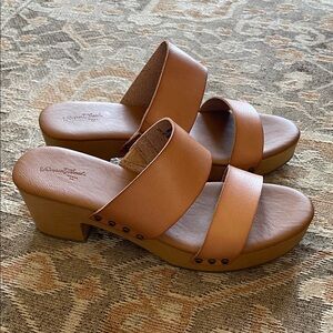 Universal Thread Tan Leather Mules